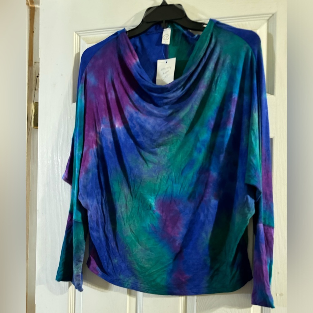 Women’s cowl neck top size large